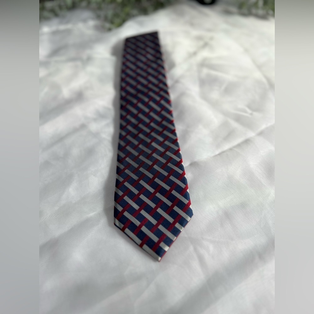 JOS A BANK Classic Collection 100% Silk Tie Men's Red White Blue Striped Necktie